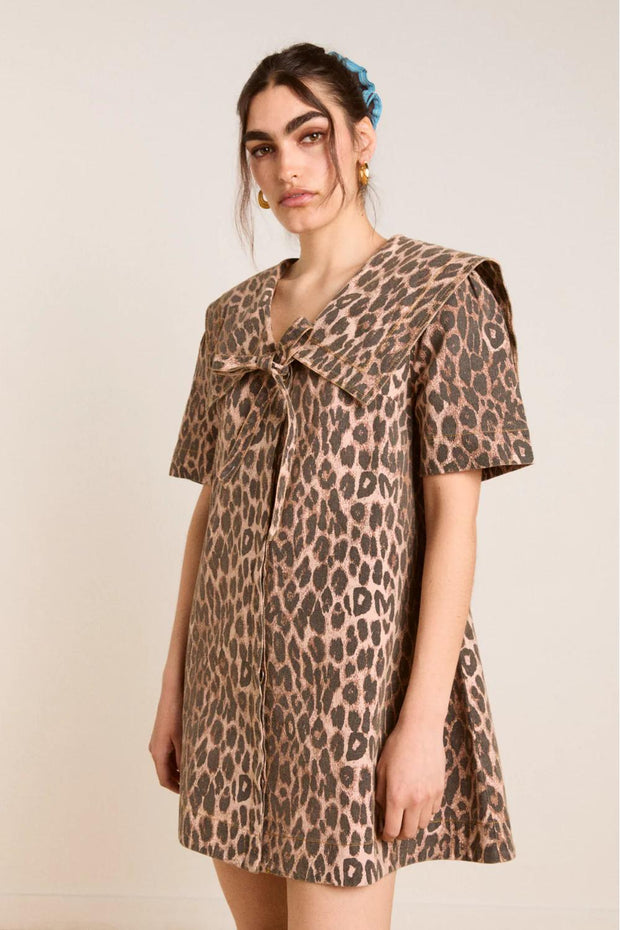 Mini-Kleid mit Leopardenmuster im modernen Stil