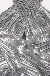 Heloise – Langes Kleid mit Neckholder und überkreuztem Dekolleté in Metallic