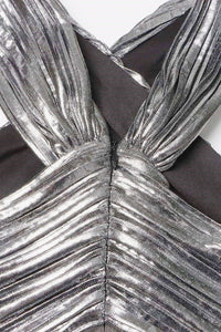 Heloise – Langes Kleid mit Neckholder und überkreuztem Dekolleté in Metallic