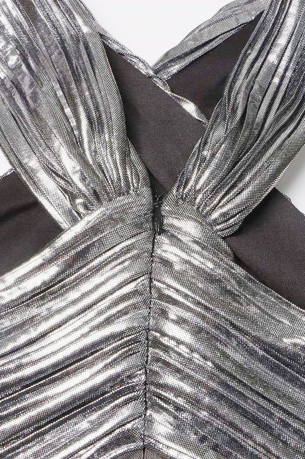 Heloise – Langes Kleid mit Neckholder und überkreuztem Dekolleté in Metallic