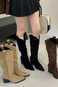 V-Ausschnitt Grobabsatz High-Oberteil Knight Stiefel