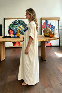 Dunkelbraunes Maxikleid mit Ein-Schulter-Cape-Ärmel