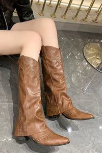 Vintage Nieten Stiefel mit hohem Schaft im modernen Stil