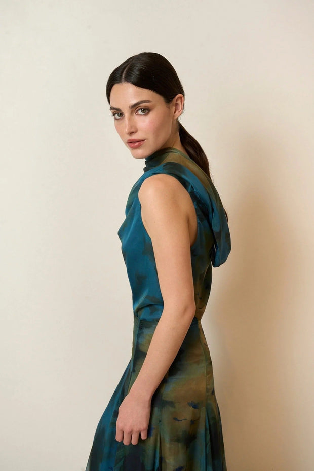 Elegantes cremefarbenes plissiertes Maxikleid