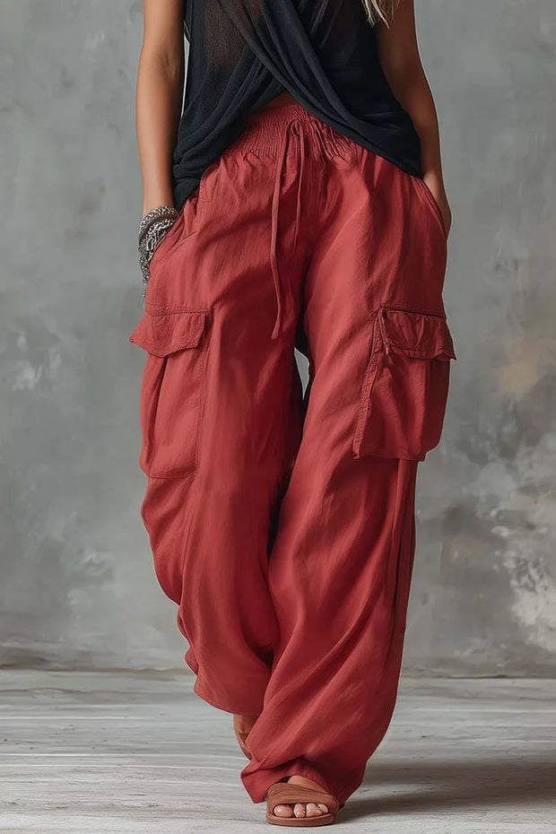 Schwarzes Netzstoff-V-Ausschnitt-Oberteil & Rotes Cargo-Hosen-Set
