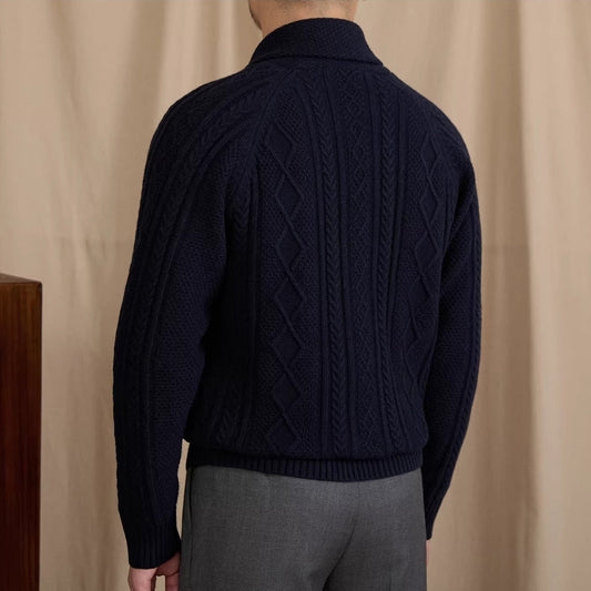 Strickjacke mit geometrischem Muster und Schalkragen