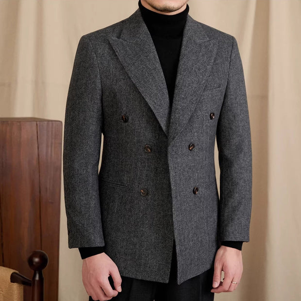 Jacke aus Wollmischung mit Fischgrätmuster, doppelreihigem Schnitt und Spitzrevers