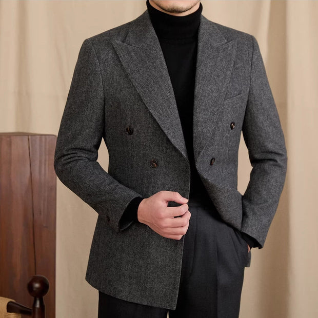 Jacke aus Wollmischung mit Fischgrätmuster, doppelreihigem Schnitt und Spitzrevers