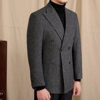 Jacke aus Wollmischung mit Fischgrätmuster, doppelreihigem Schnitt und Spitzrevers