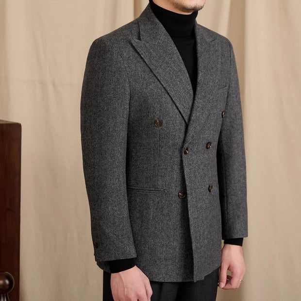 Jacke aus Wollmischung mit Fischgrätmuster, doppelreihigem Schnitt und Spitzrevers