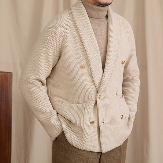 Strickjacke mit Rippstruktur und doppelreihigem Schnitt