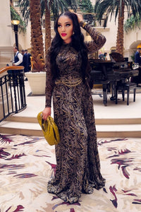 Braunes durchsichtiges Netzstoff-Maxikleid in schlanker Passform