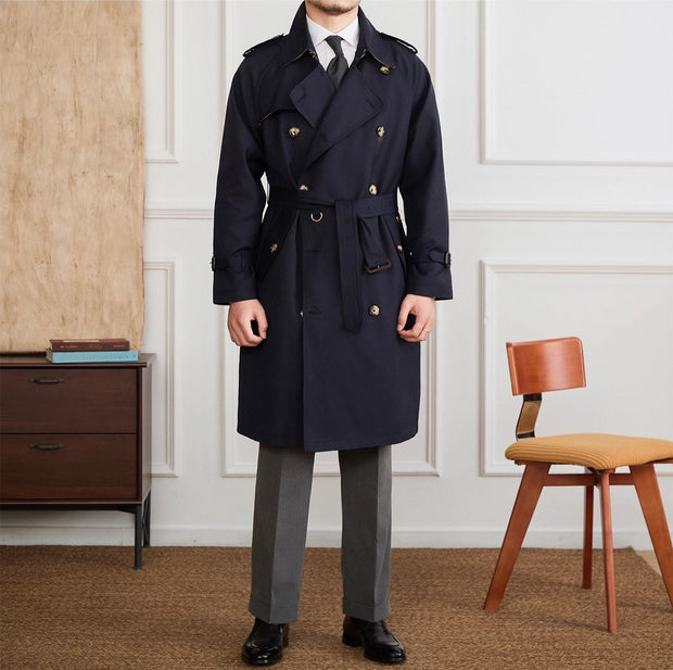 Trenchcoat aus Baumwollmischung mit doppelreihigem Schnitt