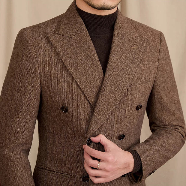 Jacke aus Wollmischung mit Fischgrätmuster, doppelreihigem Schnitt und Spitzrevers