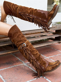 Overknee-Stiefel mit Quasten, Nieten und flachem Absatz