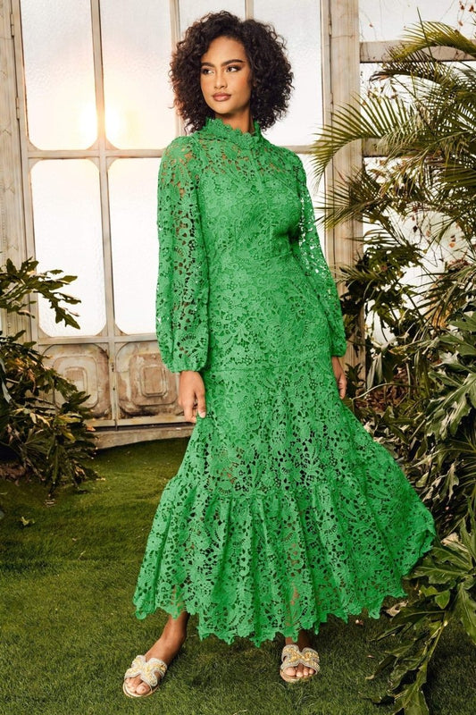 Joa – Ausgestelltes Langes Kleid mit bestickter Spitze