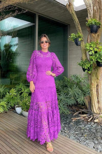 Joa – Ausgestelltes Langes Kleid mit bestickter Spitze
