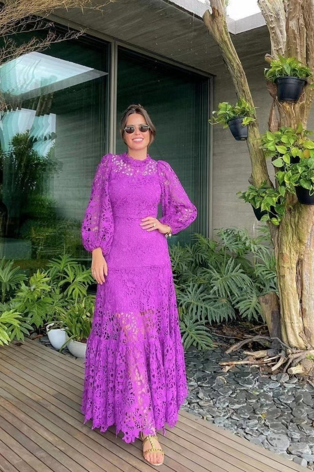 Joa – Ausgestelltes Langes Kleid mit bestickter Spitze