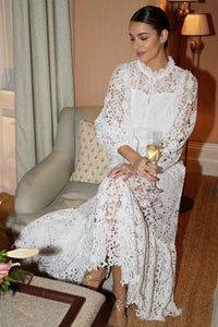Joa – Ausgestelltes Langes Kleid mit bestickter Spitze