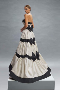 Karen Langes Kleid mit Schleife und Farbblockdesign