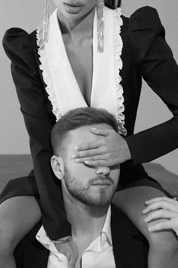 Kathy Kleid in Midi-Länge mit Peter-Pan-Kragen und V-Ausschnitt