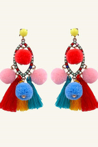 Ohrringe mit Pom-Pom-Quaste im modernen Stil