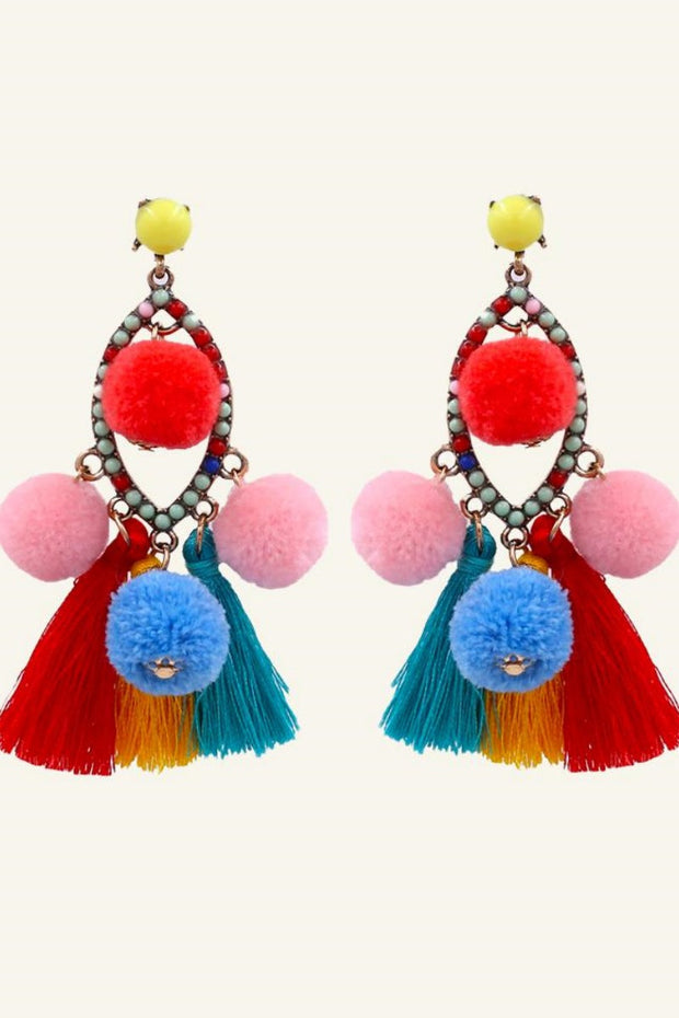Ohrringe mit Pom-Pom-Quaste im modernen Stil
