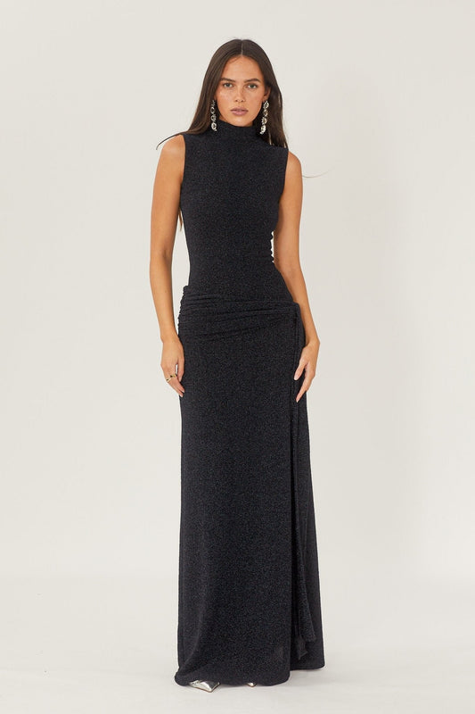 Shonna Maxi-Strickkleid mit metallischen Trägern im modernen Stil