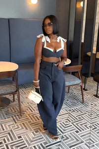 Schickes Retro-Set mit gestreiften Hosen mit weitem Bein im modernen Stil